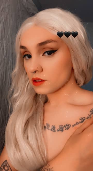 Luna OnlyFans — image 1 of 2