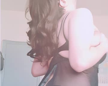 Emma H OnlyFans — image 1 of 2