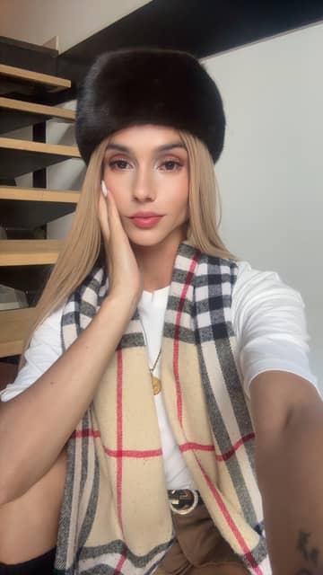 Mia Romanove OnlyFans — image 1 of 2