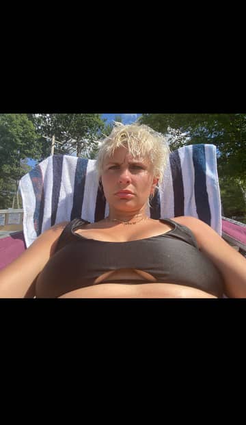 bee douglas OnlyFans — image 1 of 2
