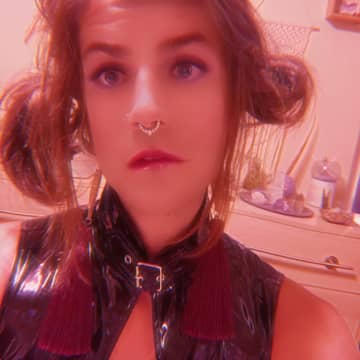 Sara June OnlyFans — image 1 of 2