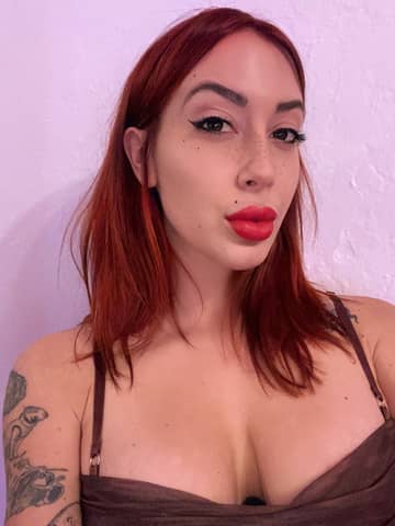 Zoya Ferrante // Hairy Armpitted Femme OnlyFans — image 1 of 2