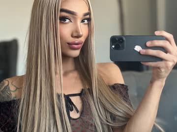 Emma obb OnlyFans — image 1 of 2
