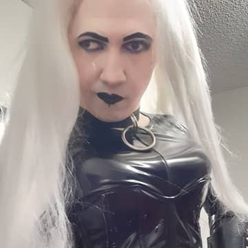 Selene OnlyFans — image 1 of 2
