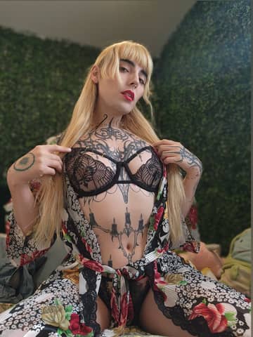 Fleur-de-tease OnlyFans — image 1 of 2