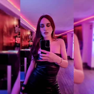 Bella Frost OnlyFans — image 1 of 2