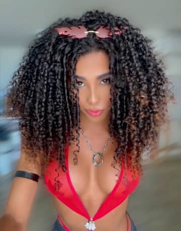 Chloe Curly OnlyFans — image 1 of 2