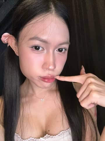 Olivia OnlyFans — image 1 of 2