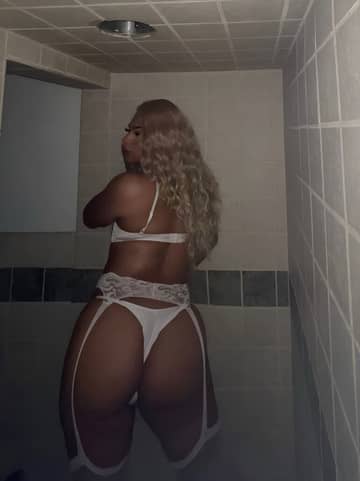 Ayesha OnlyFans — image 1 of 2