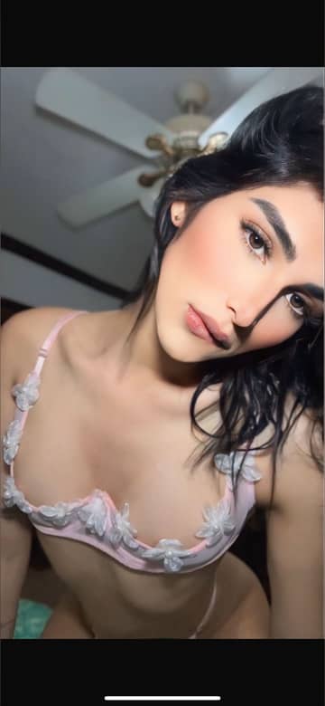 Vivian Delicata OnlyFans — image 1 of 2