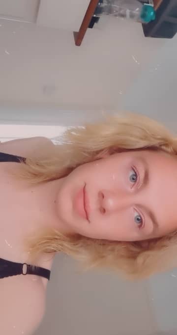 Hannah kitchener OnlyFans — image 1 of 2