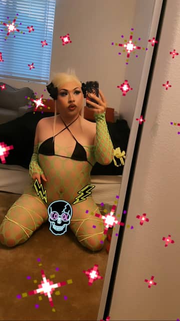 Nikki OnlyFans — image 1 of 2