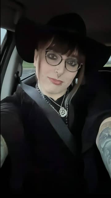 Violet Messenger OnlyFans — image 1 of 2