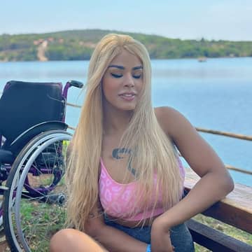 𝕂𝕒𝕥𝕙𝕖𝕣𝕚𝕟𝕟𝕖 𝔸𝕣𝕒𝕟𝕥𝕖𝕤 OnlyFans — image 1 of 2