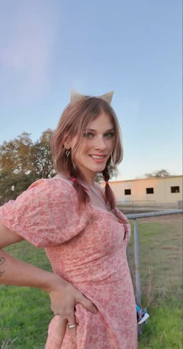 Hylie Faron OnlyFans — image 1 of 2