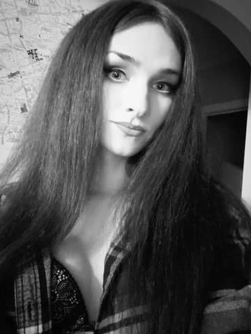 Violet Weatherbee OnlyFans — image 1 of 2