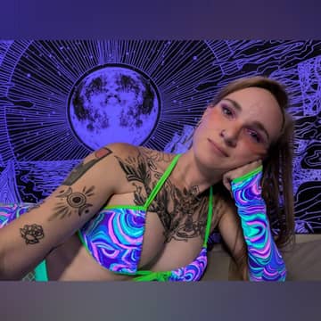 Secret Rave Bae (free) OnlyFans — image 1 of 2