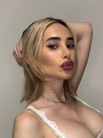 Lexi 🏳️⚧️ OnlyFans — image 1 of 2